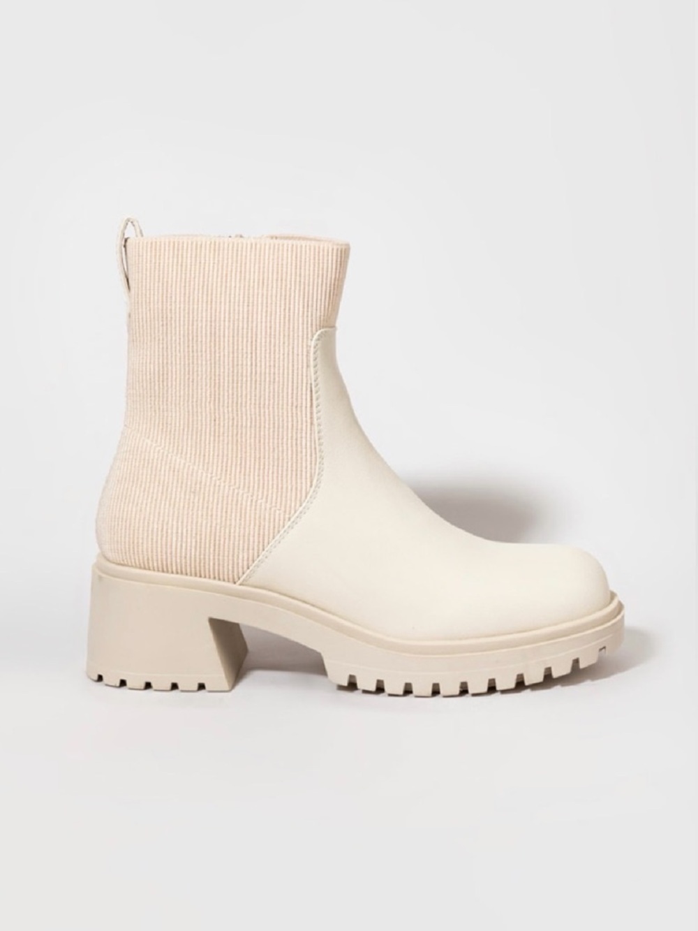 new francesca's ribbed lugged boots in ivory